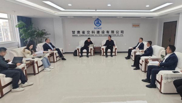 3月27日，順豐集團(tuán)一行到甘肅省交科建設(shè)有限公司考察調(diào)研，雙方就各自發(fā)展優(yōu)勢(shì)、未來(lái)合作領(lǐng)域與方向、促進(jìn)國(guó)企民企協(xié)同發(fā)展等方面進(jìn)行了深入座談交流。